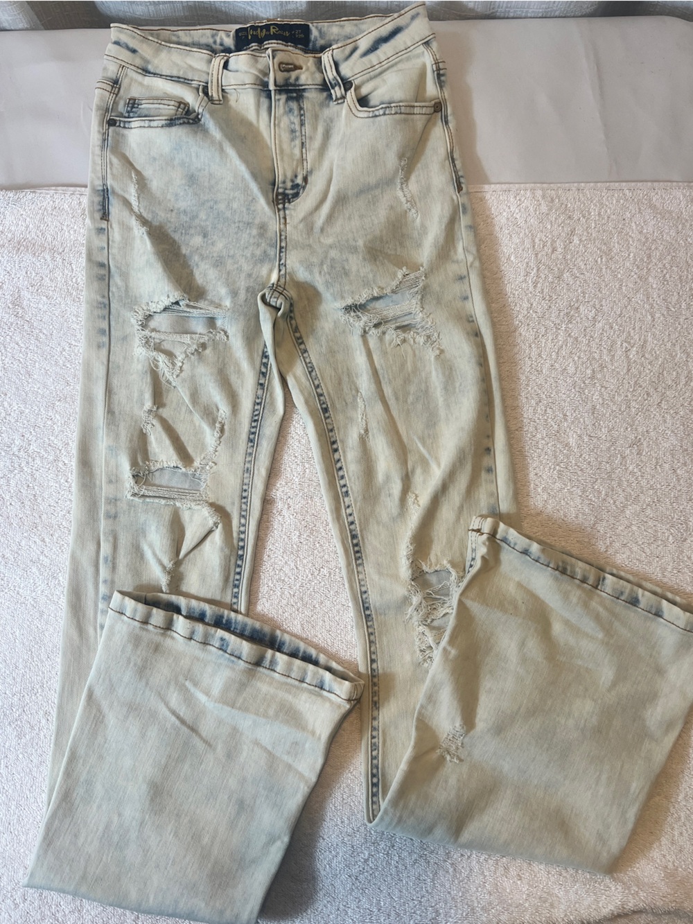 Indigo Rein women’s Light Blue Distressed Bootcut Jeans size 27